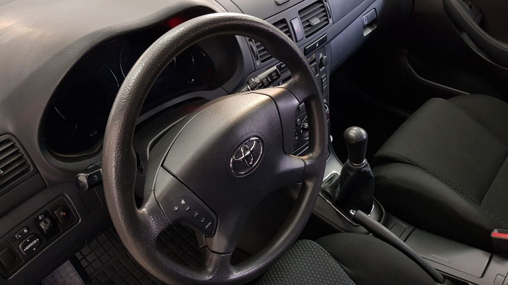 Toyota Avensis 1.8 9