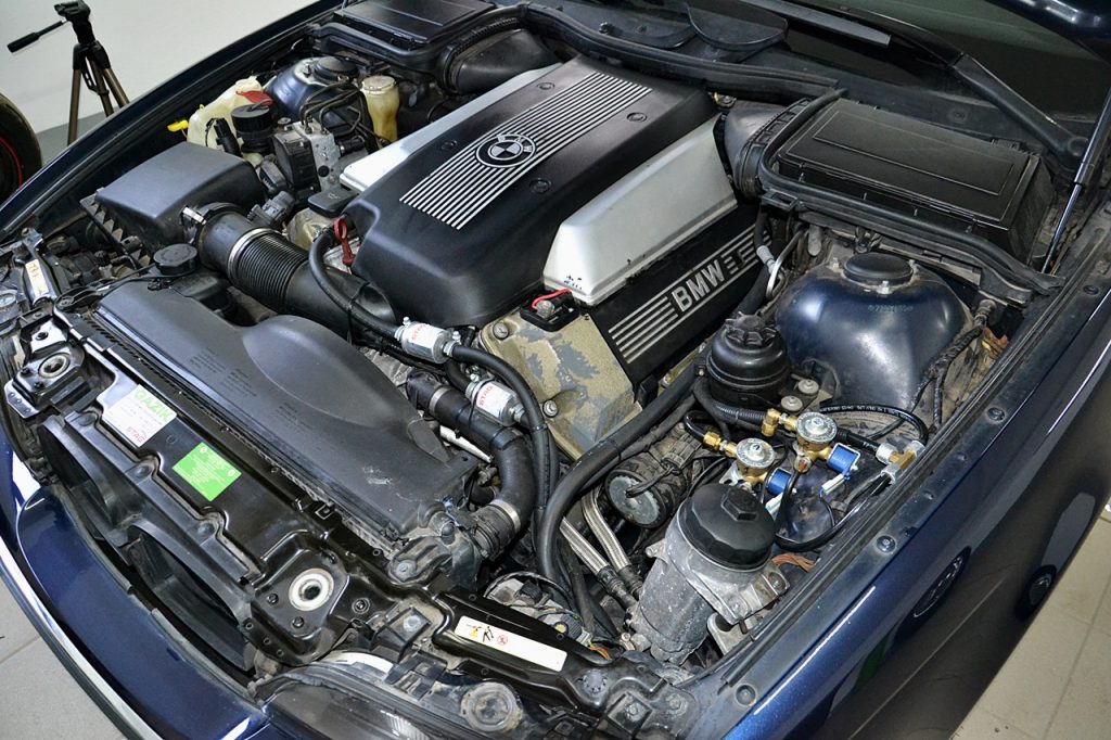 BMW E39 540i 25