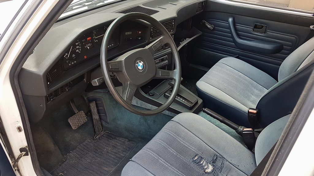 BMW E28 520i 10