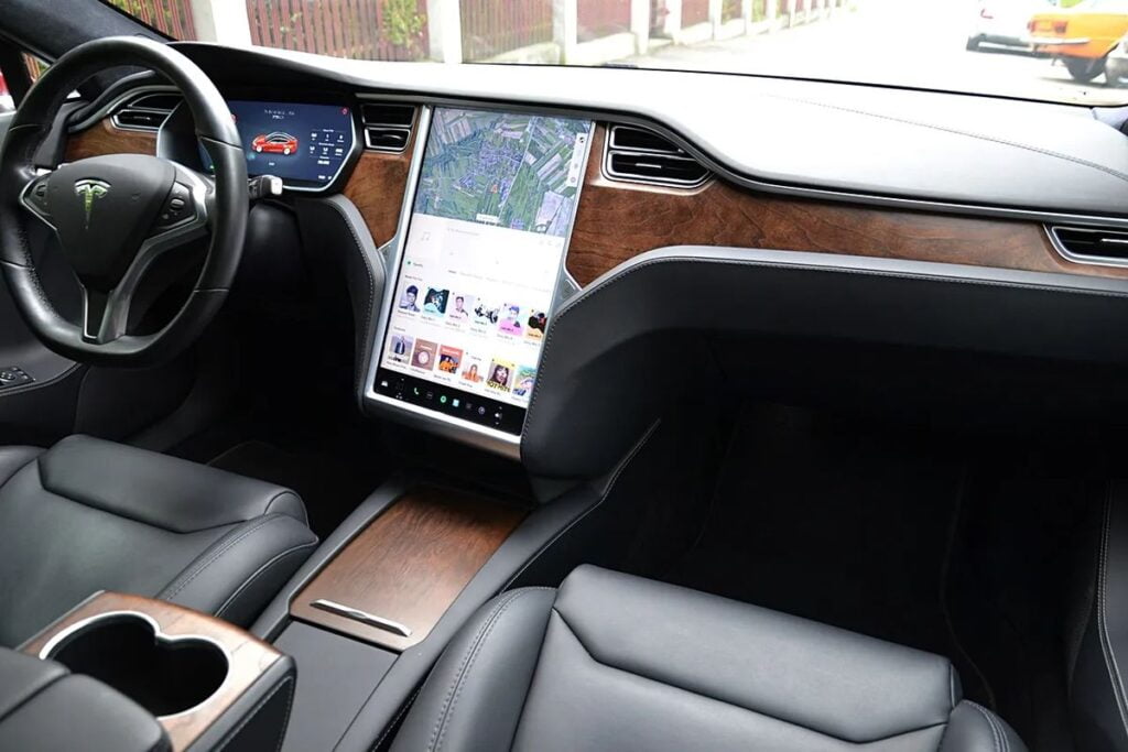 TESLA MODEL S 75D 2018 czerwona 14