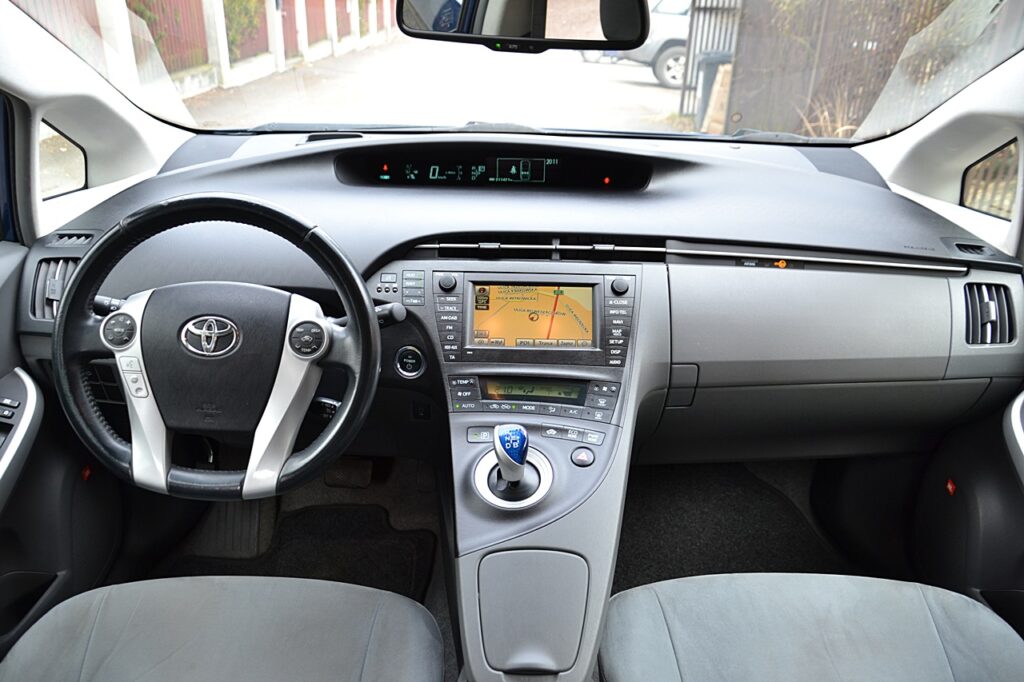 Toyota Prius 1.8 hybrid 23