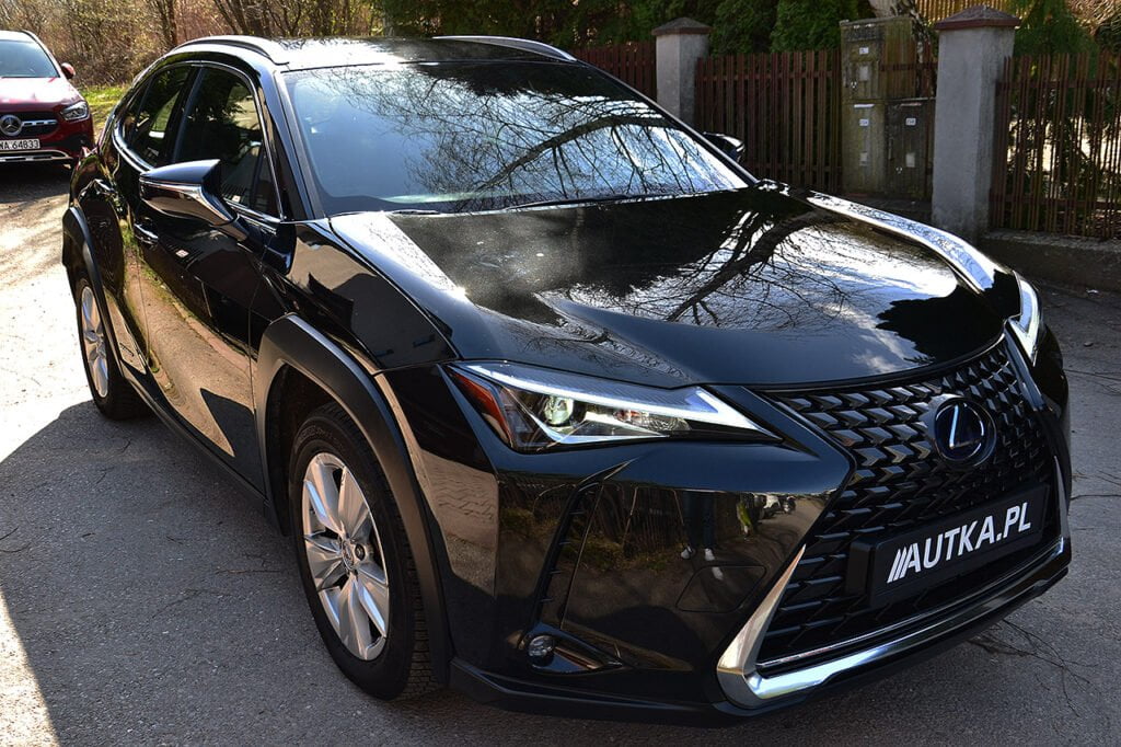 Lexus UX250h- samochód hybrydowy 1