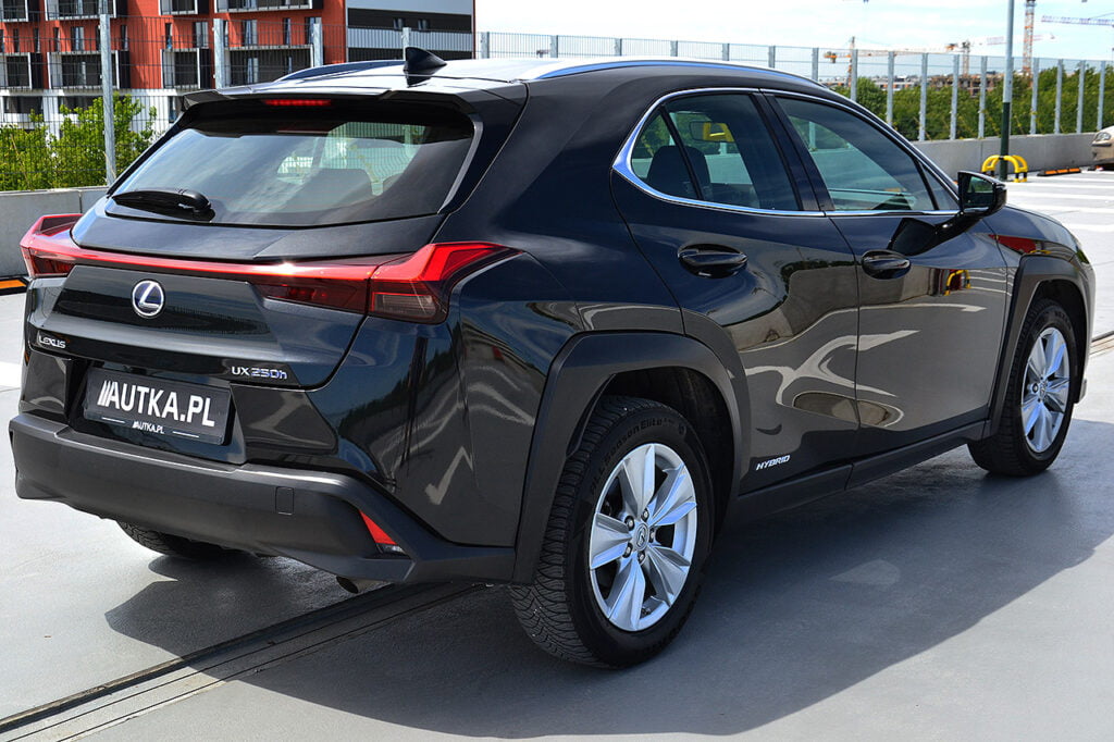 Lexus UX250h 2