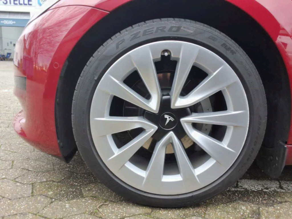 TESLA MODEL 3 z pompą ciepła 8