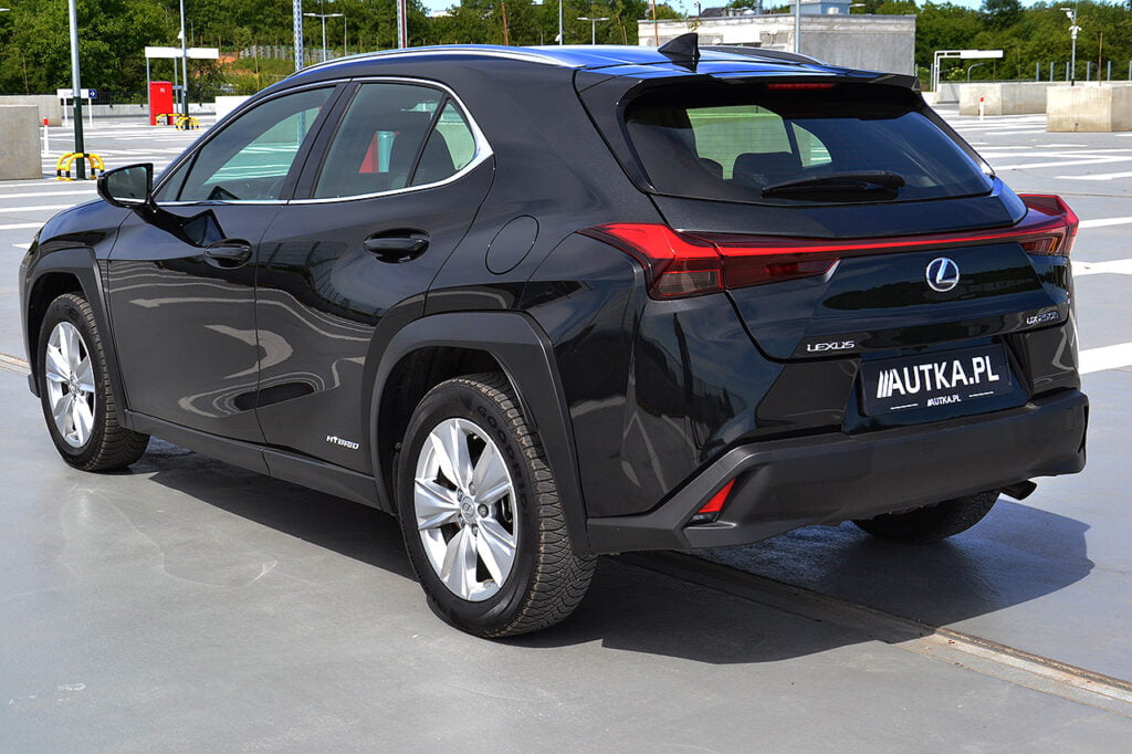 Lexus UX250h 3