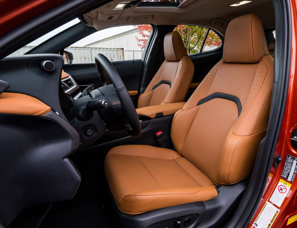 Lexus UX250h - crossover prawie idealny 3
