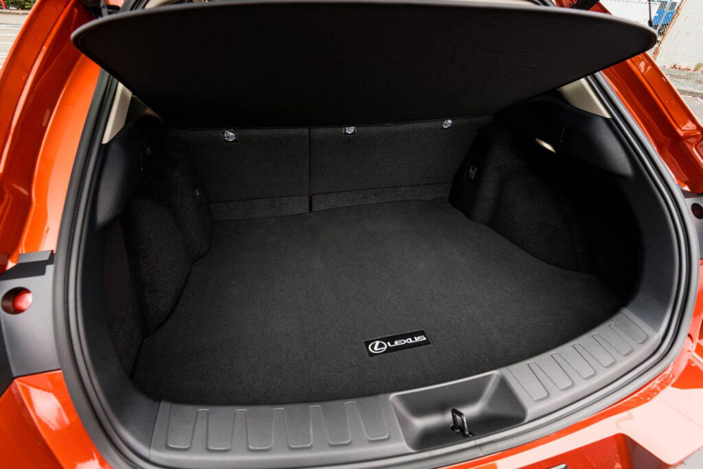 Lexus UX250h - crossover prawie idealny 5